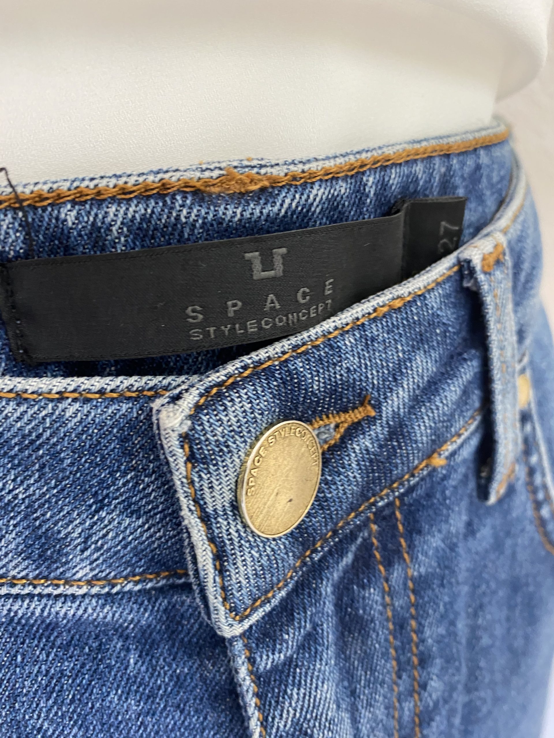 51D760F7-AC49-4023-B525-E5AC283CB0BA