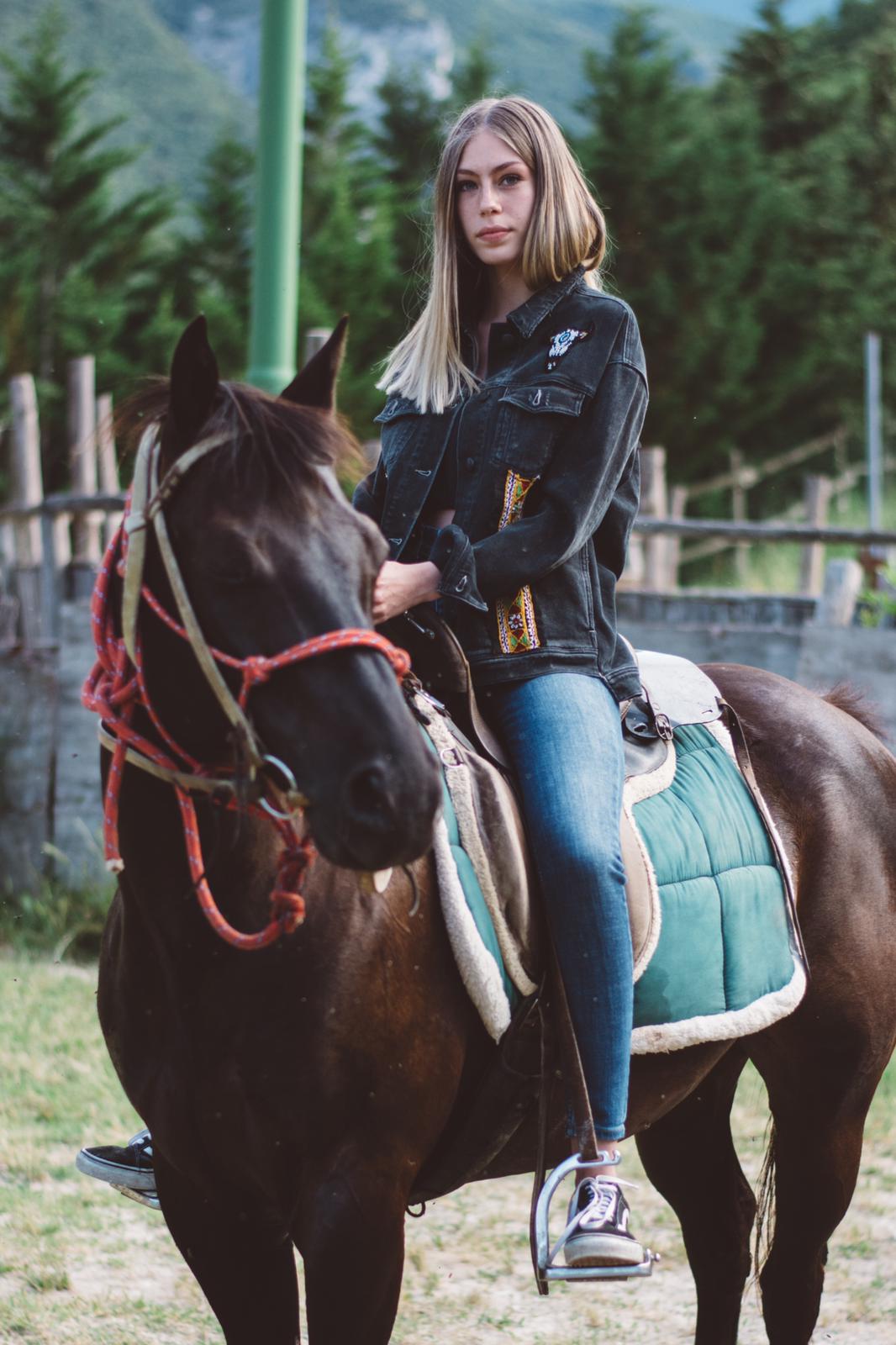 E8DFDADD-0EB1-4937-9842-3580514AFFE1